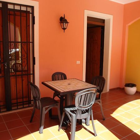 Pauli'S Holiday House Monserrato Ruang foto